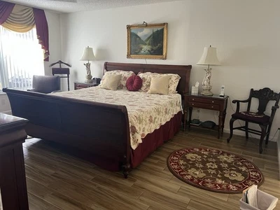 Ethan Allen British Classics Cinnabar King Sleigh Bed – Solid Cherry Maple 260 - Image 1 of 4