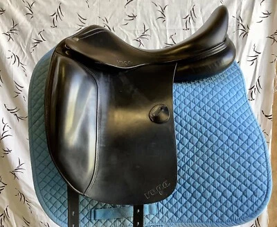 Sillín de doma Amerigo Vega 17" árbol mediano, flocado en excelente estado Foto 1 de 4