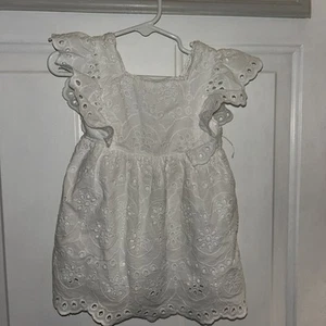 Vestido Zara Bebé Niña Blanco Ojales Con 3 Botones Traseros Talla 12-18 Meses - Imagen 1 de 6