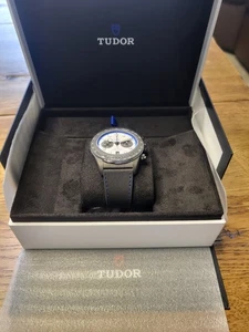 2025 Tudor Black Bay Chrono 'Carbon 25' 79377KN Automatic Watch Unworn Complete - Picture 1 of 7