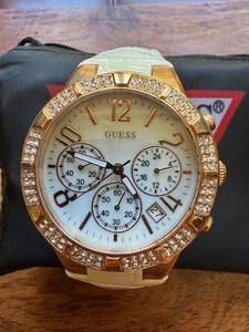 Nuevo Auténtico Nuevo Reloj Guess Correa de Cuero Blanco Tono Oro Rosa Estuche U0427L1 - Imagen 1 de 2