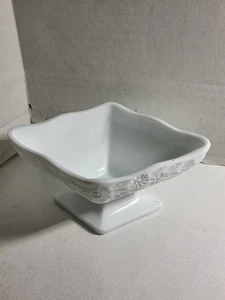 Plato de caramelo vintage con patas de vidrio de leche en forma de diamante flores 6 1/2"X4 1/2"X 3" - Imagen 1 de 12