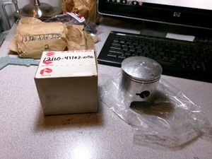 1976 SUZUKI RM 250 RM250 PISTON 2ND OVERSIZE 0.50 NOS OEM 12110-41102-050 - Picture 1 of 5