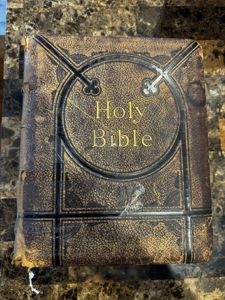 Biblia 208 años Foto 1 de 4