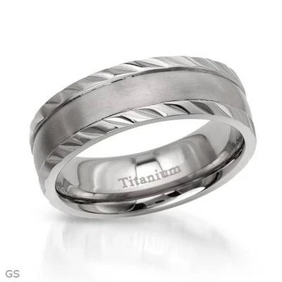 Elegante anillo de banda para caballeros hecho a mano en titanio - talla 10 Foto 1 de 2