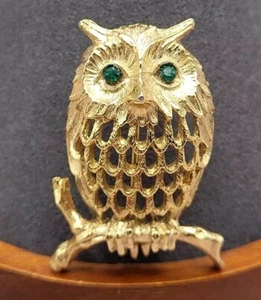 Vintage Signed Gold Tone Napier Owl Brooch Pin Emerald Green Rhinestone Eyes - Picture 1 of 9