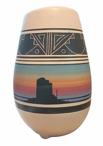 Ute Mountain Native American Indian Pottery Vase 1986 Signed Handmade Vintage 9" - Picture 1 of 11