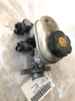 Cilindro maestro de freno Saturn S Series SL1 2000-2002 con botella de tanque de depósito Foto 1 de 4