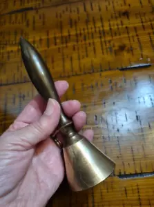 Vintage massive Messing Klasse Glocke spitz bronzefarben Griff Gusseisen Klöppel - Bild 1 von 13