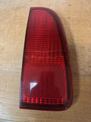 Lincoln Blackwood 2002 lado del conductor izquierdo puerta trasera interior lente OEM Foto 1 de 4