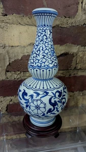 Vintage Blue Porcelain Blue n White 10" x 5" Porcelain Vase Asia + wooden base - Picture 1 of 10