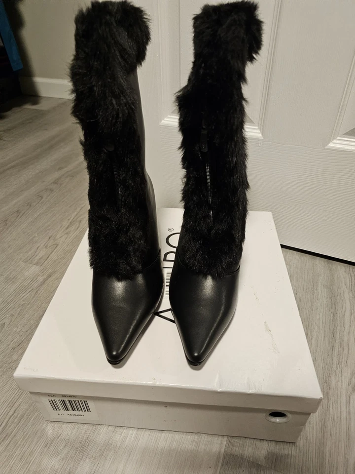 Botas Ashro couro sintético preto meia panturrilha com acabamento de pele sintética tamanho 9W - Imagem 1 de 4