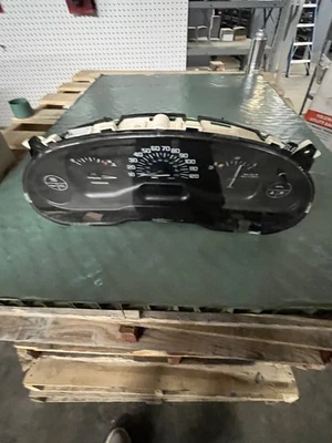 Grupo de cabeza de velocímetro SDO 2003 Buick Century envío gratuito Foto 1 de 4