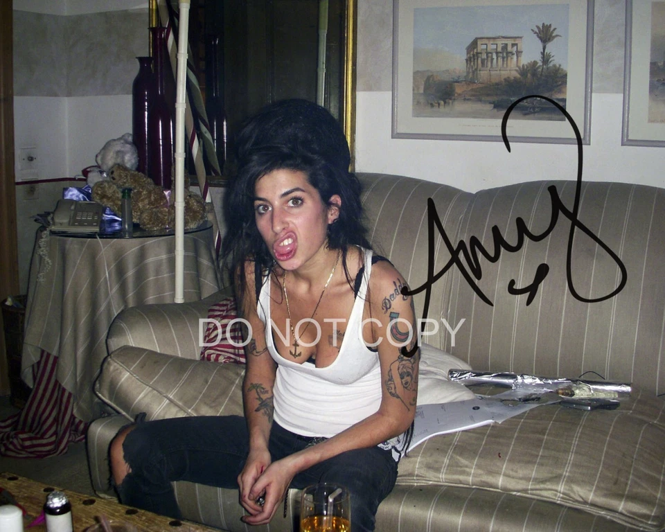 Amy Winehouse singer 8x10 SIGNED REPRINT Photo/poster POP Music #2 - Image 1 of 1