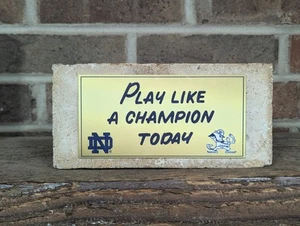 FUSSBALL ~ NOTRE DAME ~ STEINER AUTH. 4x8 "PLAY LIKE A CHAMPION TODAY" STADION BRICK - Bild 1 von 6