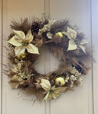 Corona Artificial Oro 24" Flor de Pascua, Bayas y Piña Dorada Foto 1 de 4