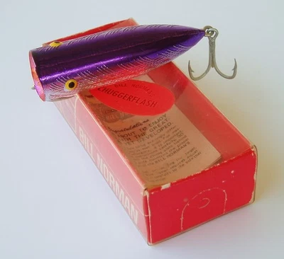 Señuelo de pesca vintage Bill Norman Chugger flash 120-5 púrpura plata caja papel Foto 1 de 4