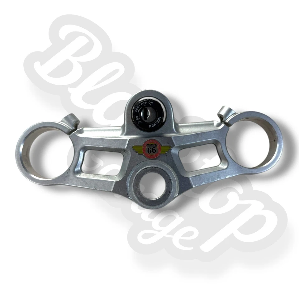 Abrazadera de soporte de yema de horquilla superior triple OEM Triumph Daytona 675 2006-2020 Foto 1 de 4
