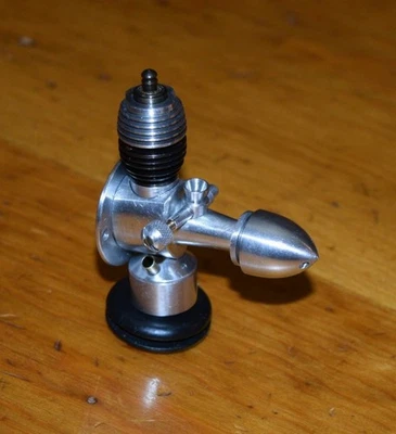 1948 K&B Infant .020 modelo minúsculo motor de avião giratório 020 tanque de combustível vintage CL - Imagem 1 de 4