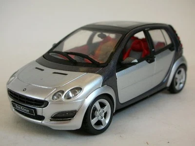SMART Forfour sedan die-cast model, 1/43 scale, SCHUCO, black/silver-gray - Image 1 of 3