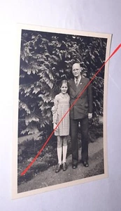 Altes Foto Vater + Tochter 30er 40er Mädchen Zöpfe Kniestrümpfe Vintage (C35) - Bild 1 von 3