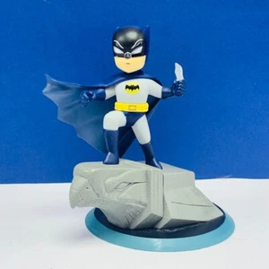 Batman figure Q-pop vinyl DC comics collectible loot crate gotham bruce wayne - Picture 1 of 4
