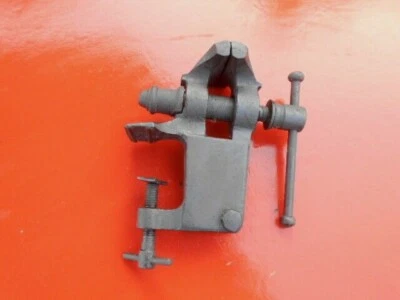 Petit Etau Ancien  Hauteur  17 Cm - Photo 1/2