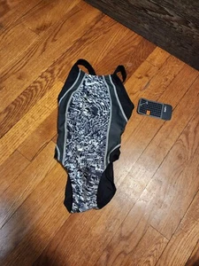 Traje de baño Nike One Piece Hydrastrong N74171 talla 22 - Imagen 1 de 3