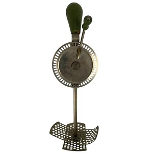 Batidor de huevos de manivela batido mango verde crema y hoja de acero inoxidable vintage - Imagen 1 de 3