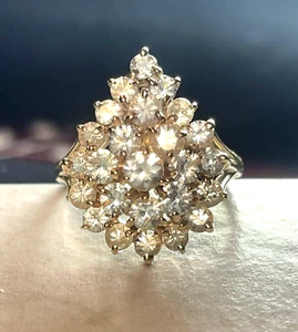 ANILLO DE COMPROMISO CON RACIMO DE COMPROMISO DE ZAFIRO BLANCO NATURAL ORO 10K EN FORMA DE PERA - Imagen 1 de 15