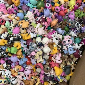 Littlest Pet Shop Huge Lot Of 24 Pets LPS Dogs Cats Monkey Bear LionsToy Gift - Picture 1 of 9