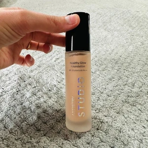 Amway Artistry STUDIO Healthy Future Glow Foundation LSF 15 Chiffon 30 ml leicht - Bild 1 von 3