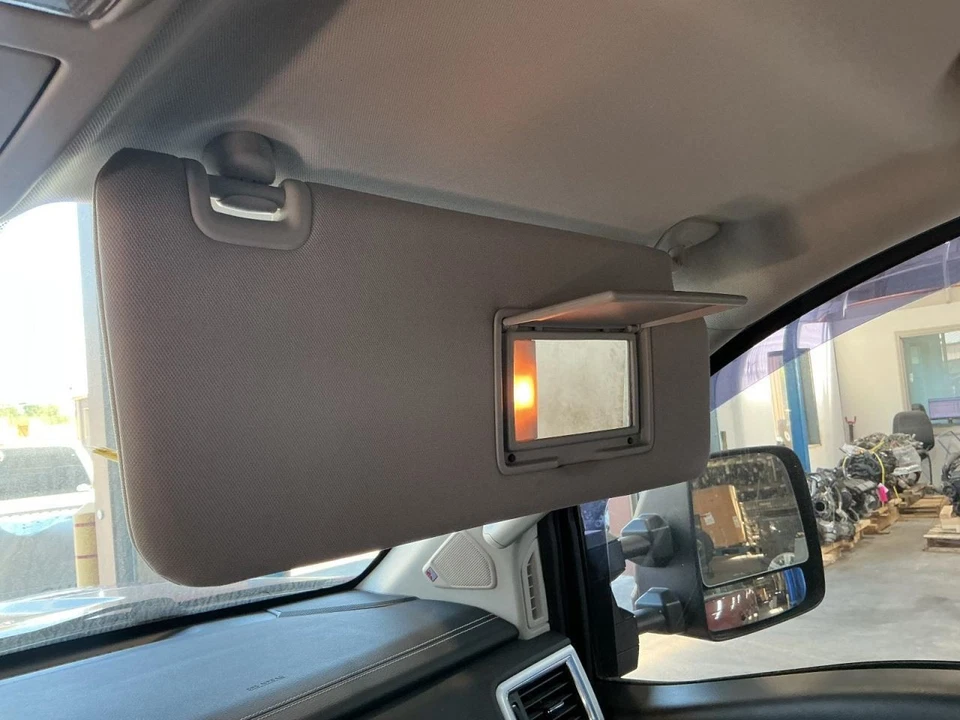 Passenger Right Sun Visor With Illumination Fits 16-23 TITAN XD 2215444 Foto 1 de 1