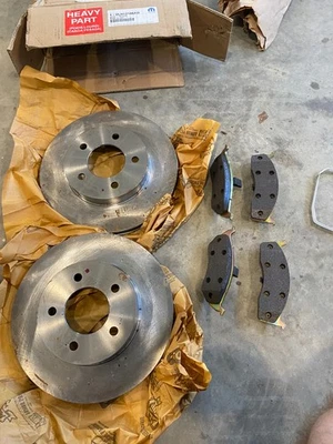 (1) Kit de frenos de disco delanteros originales NOS Mopar 1993-1997 Dodge Intrepid pastillas rotores Foto 1 de 4