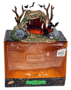 Lemax Spooky Town Fledermaushöhle #93724 Halloween Deko Vampir Vorsicht Fledermäuse! - Bild 1 von 4