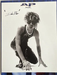 Iann Dior signiertes signiertes 8x10 Mini-Poster & alternatives Pressemagazin - Bild 1 von 4