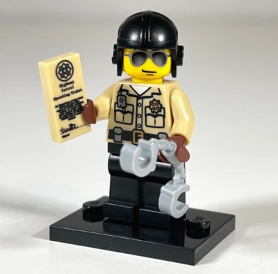 LEGO Traffic Cop Minifigure Police Officer from Series 2 Figures col022 j8 - Image 1 of 4