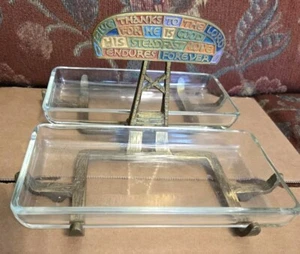 Vintage TERRA SANCTA GUILD 1969 Eisen Messing Ständer mit 2 Glas Serviergeschirr Genuss - Bild 1 von 8