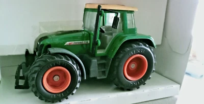 Siku 1:32 - Fendt Favorit 716 vario - Immagine 1 di 4