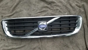 VOLVO V50 S40 2008 - 2011 FRONT BUMPER RADIATOR GRILL GRILLE EMBLEM BADGE - Picture 1 of 6