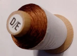 Miami Leather d/e nylon roll thread 1 oz. bond Brownish copper Rust mrnglc5690 - Picture 1 of 3