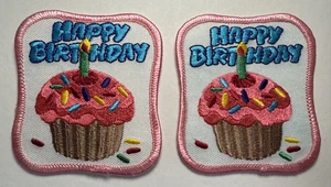 Happy Birthday 3" Cupcake Aufnäher, 2er Set, rosa Zuckerguss mit bunten Streuseln NEU - Bild 1 von 4