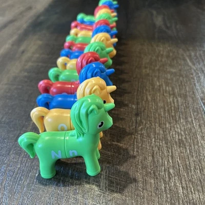 Einhorn Groß-/Kleinbuchstaben passendes Spiel 13 Teile doppelseitige ABC-Buchstaben - Bild 1 von 4