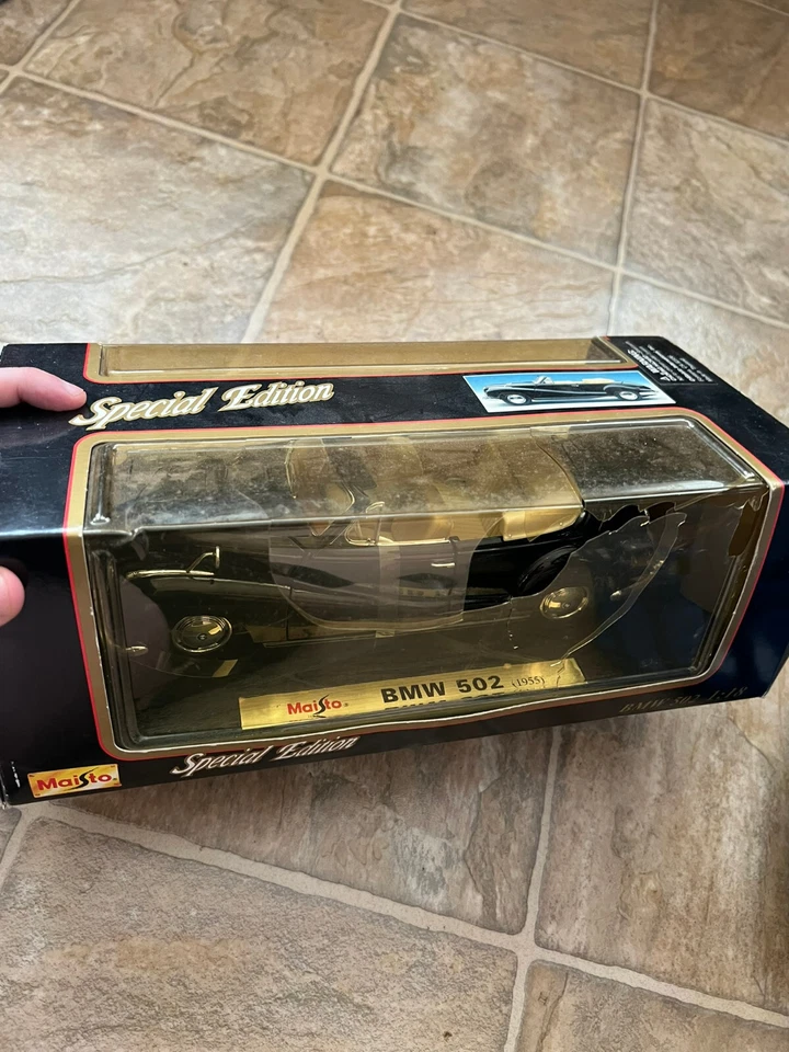 Maisto Diecast 1955 BMW 502 Special Edition 1/18 open busted box - Image 1 of 1