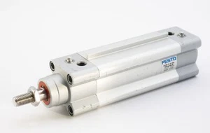 Festo DSBF-C-32-60-PPVA-N3-R 570077 pmax. Cilindro standard 12bar -usato- - Foto 1 di 6