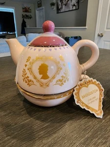 Ceramic Teatpot And Cream And Suhat Set Bridgerton Themed - Picture 1 of 2