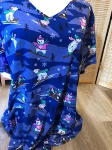 ScrubStar Christmas Scrubs Top Cartoon Skiing Polar bear Penguin Polar Bear 2XL - Picture 1 of 11
