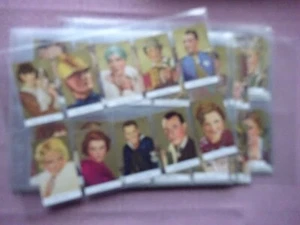 COMPLETE SET - DE BEUKELAER - FILM STARS (GOLD BACKGROUND 132 CARDS) GD/VG - Picture 1 of 17