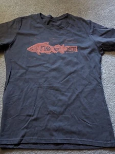 Redington Old School Fly Fishing Graphic T Shirt SizeMedium NWOT - Picture 1 of 3