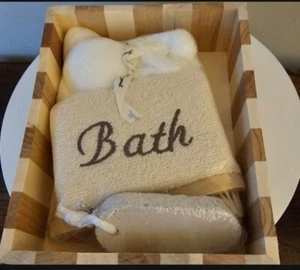A 4-piece bath set - Picture 1 of 3